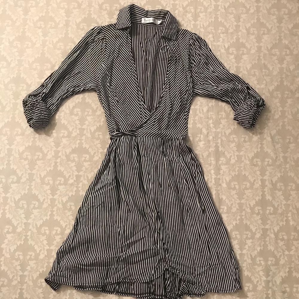 🚨 MOVING SALE! Striped wrap dress.